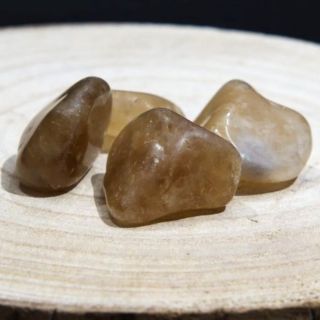 ✨ Úkoly se kupí, motivace mizí a ty bys nejradši odložila učení na nikdy… Zastav! Na scénu přichází Citrín – tvůj kámen...